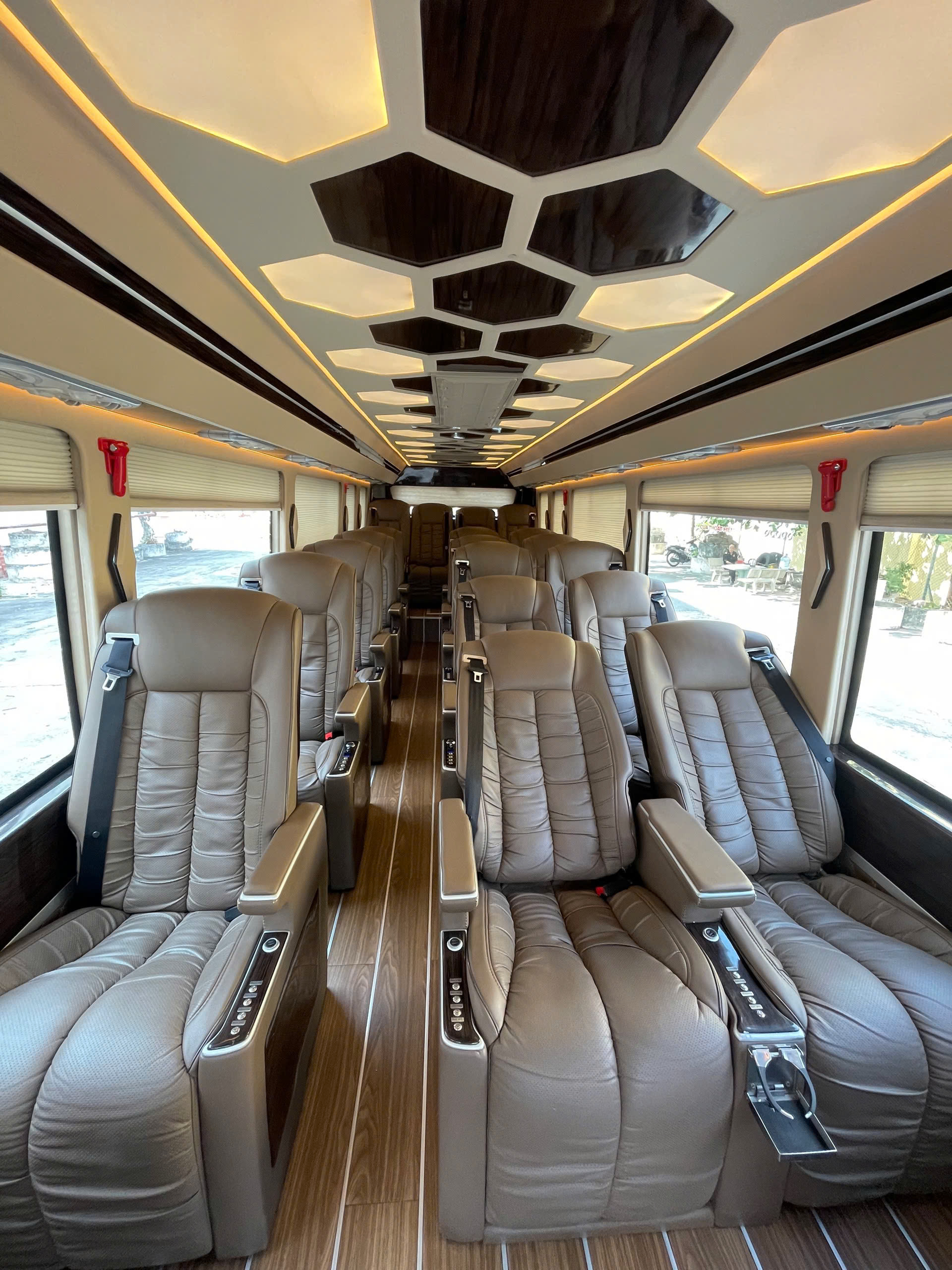 Limousine 19 chỗ - Nội thất sang trọng