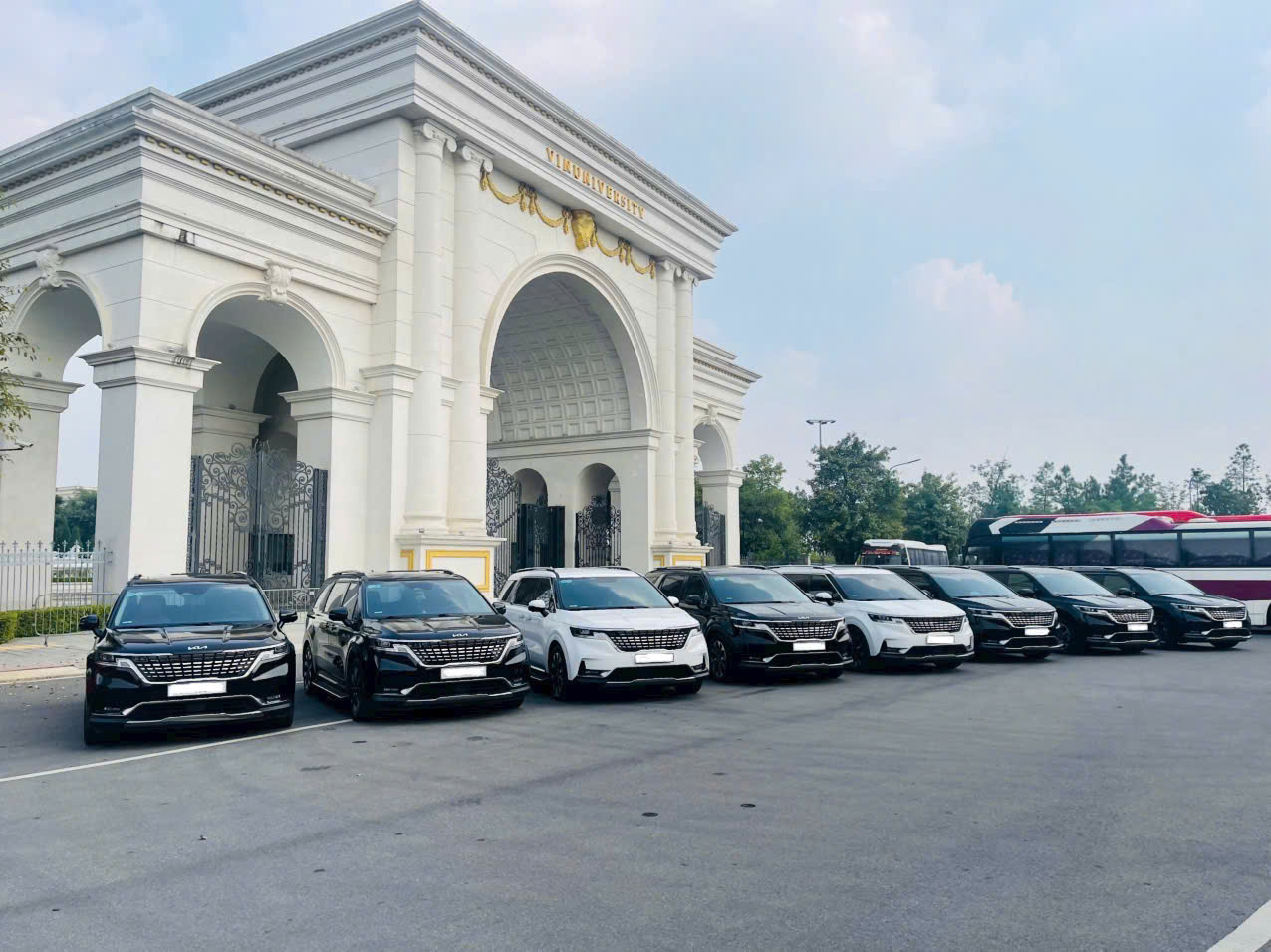 THUÊ XE KIA CARNIVAL