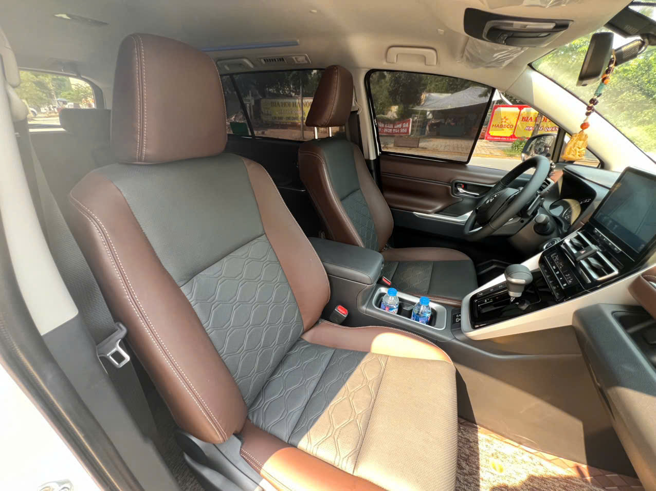 Nội thất xe 7 chỗ - Ghế trước