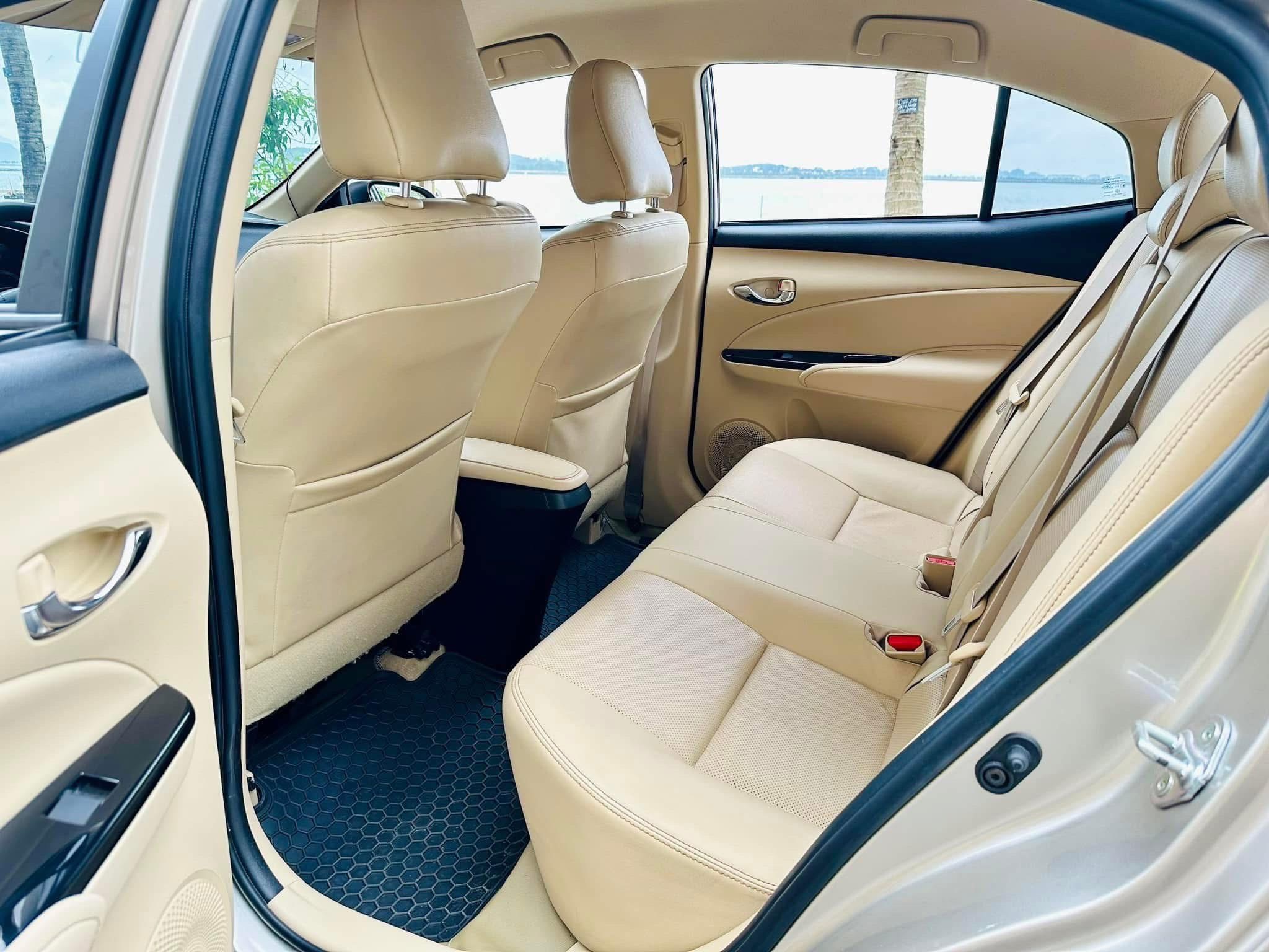 Nội thất xe 4 chỗ - Ghế sau